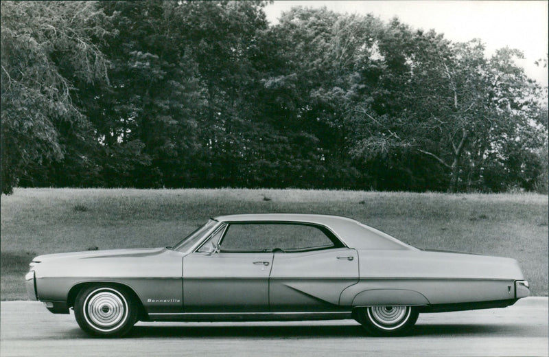Pontiac Bonneville 1968 - Vintage Photograph