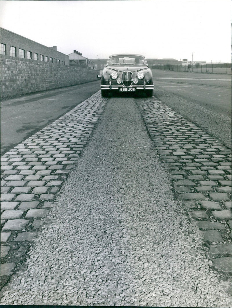 Jaguar MR II - Vintage Photograph