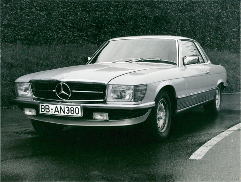 Mercedes-Benz 450 - Vintage Photograph