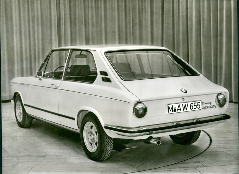 1971 BMW Touring 2000 tii - Vintage Photograph