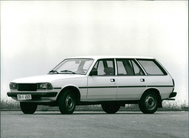 Peugeot 305 Break - Vintage Photograph