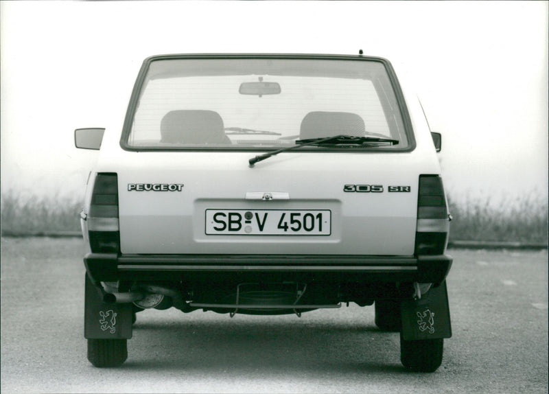 Peugeot 305 Break - Vintage Photograph