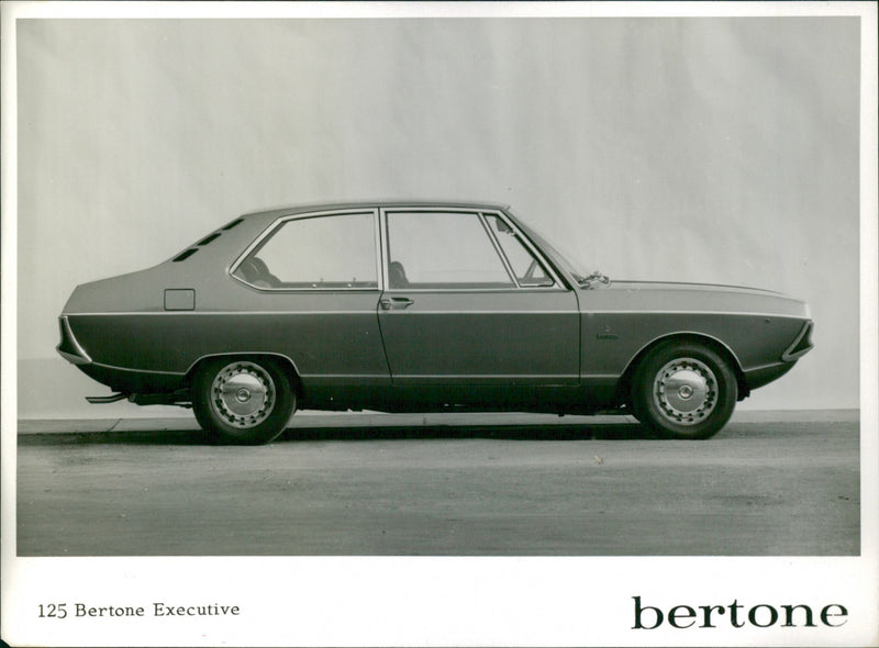 Fiat 125 Executive (Bertone) - Vintage Photograph