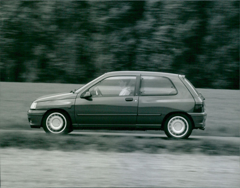 Renault 9105 Renault Clio 16 V. - Vintage Photograph