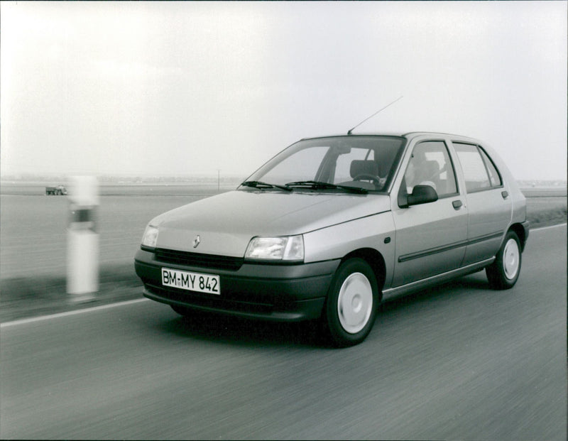 Renault 9104 Renault CliO RN 1.9 D - Vintage Photograph