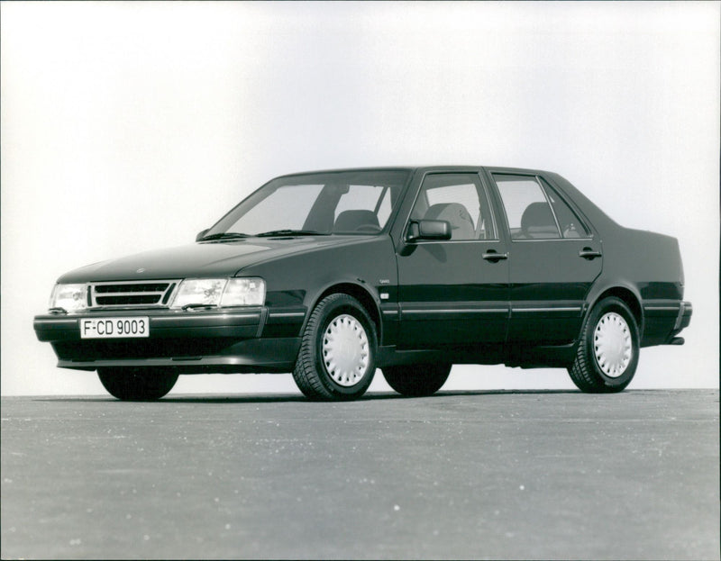 Saab 9000, CS 2.3-16,  Model  Jahr 1992 - Vintage Photograph