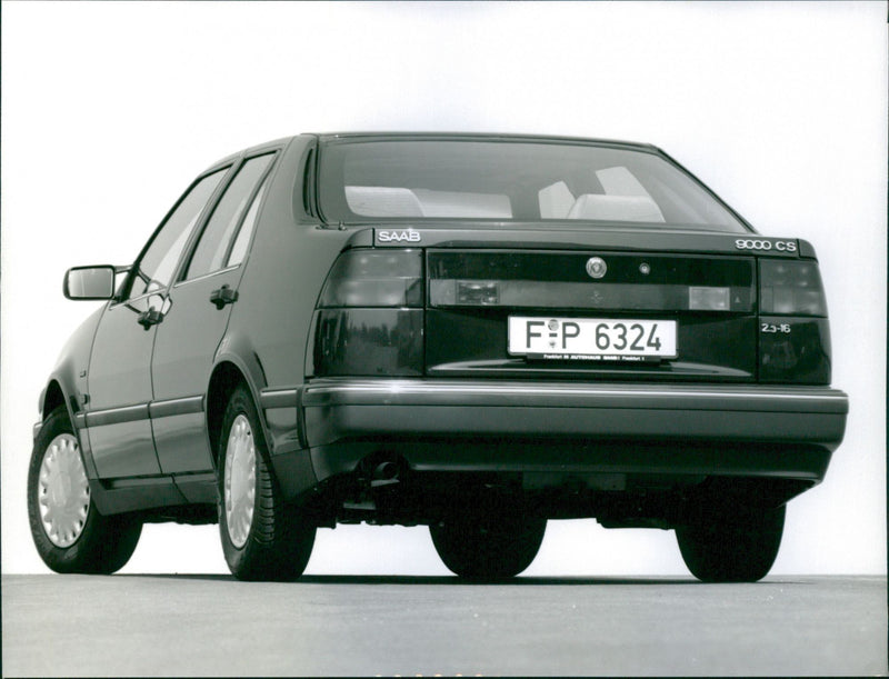 Saab 9000, CS 2.3-16,   Model  Jahr 1992 - Vintage Photograph