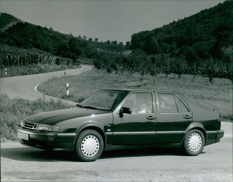 Saab 9000, CS 2.3-16, Model  Jahr 1992 - Vintage Photograph