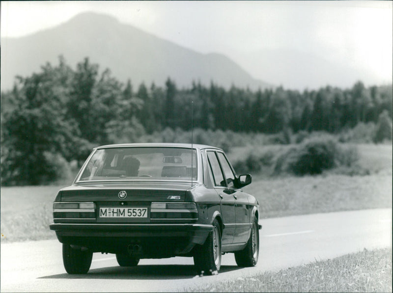 1985 BMW M 5 - Vintage Photograph