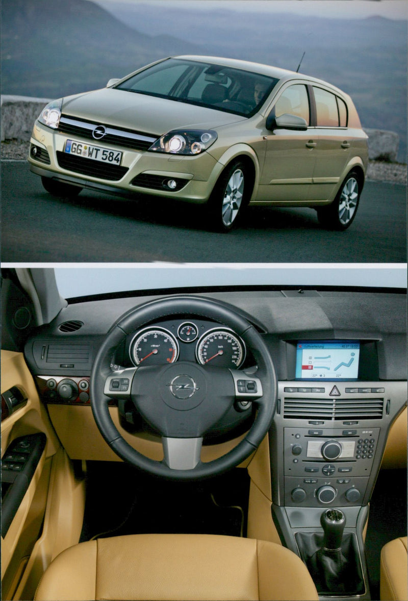 Opel Astra 2004 - Vintage Photograph