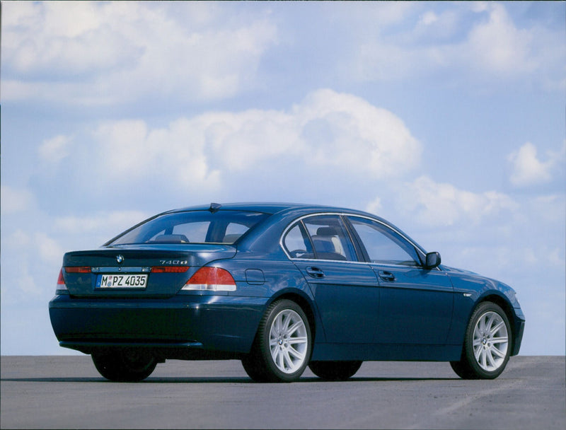 2002 BMW 740d - Vintage Photograph