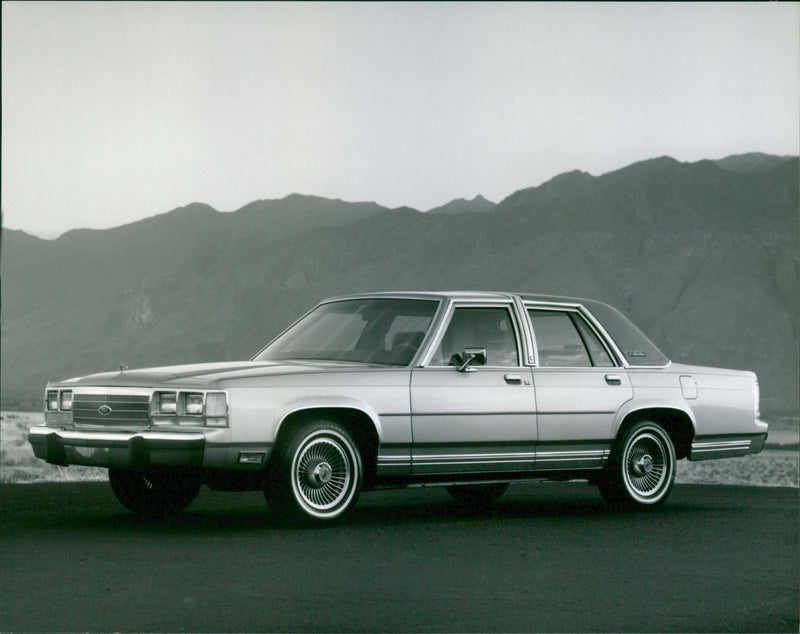 1989 Ford Crown Victoria LX - Vintage Photograph