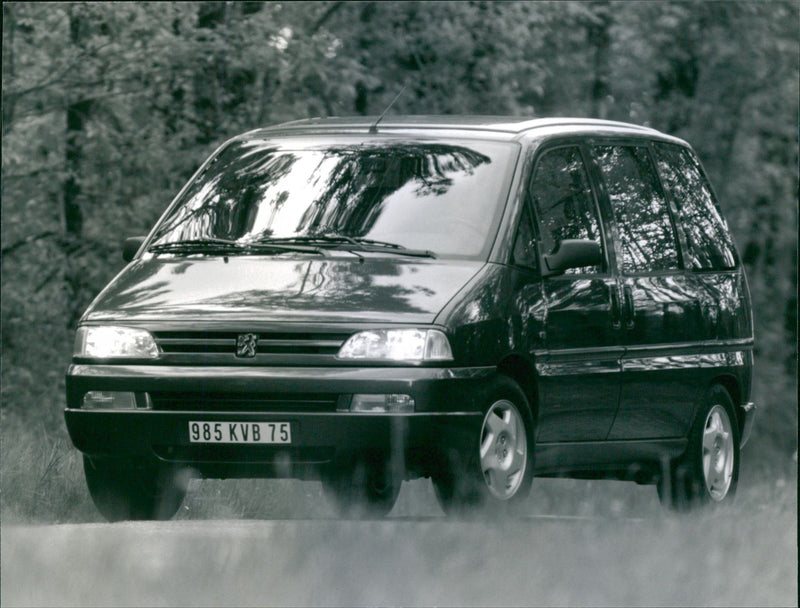Peugeot 806 SV 1994 - Vintage Photograph