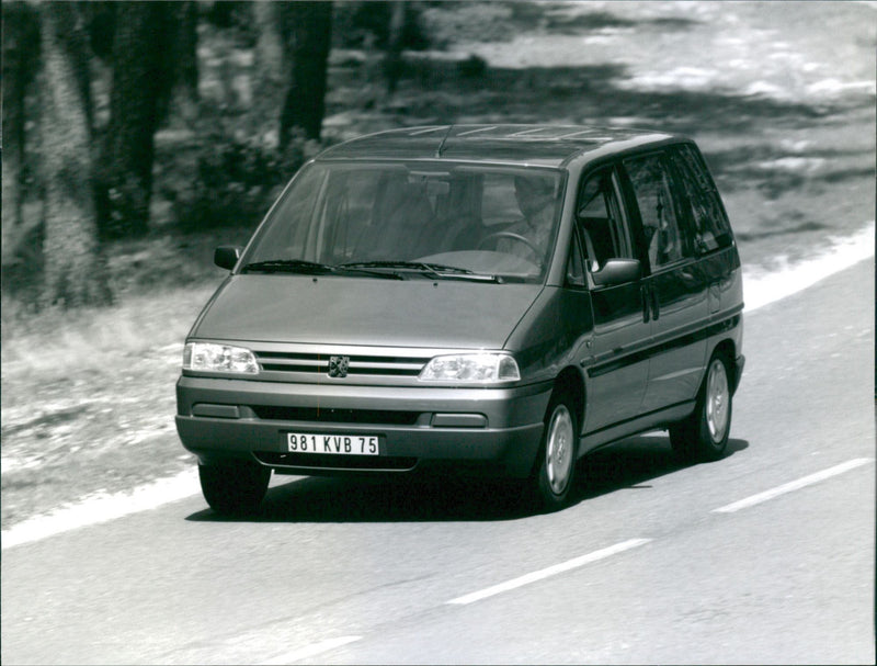 Peugeot 806 SR 1994 - Vintage Photograph