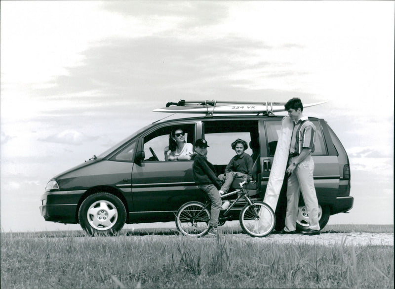 Peugeot 806 SV 1994 - Vintage Photograph