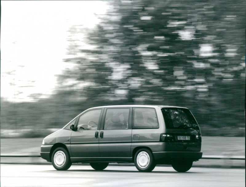 Peugeot 806 SR 1994 - Vintage Photograph