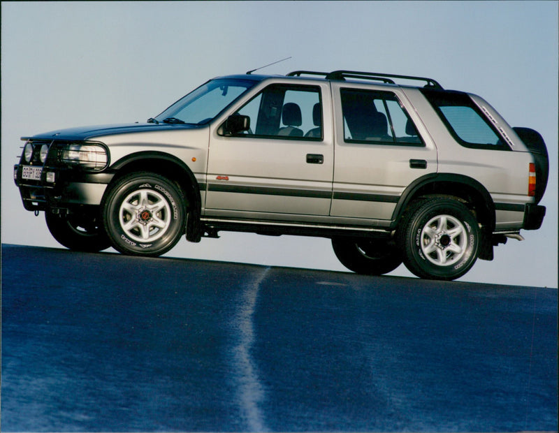 1995 Opel Frontera - Vintage Photograph
