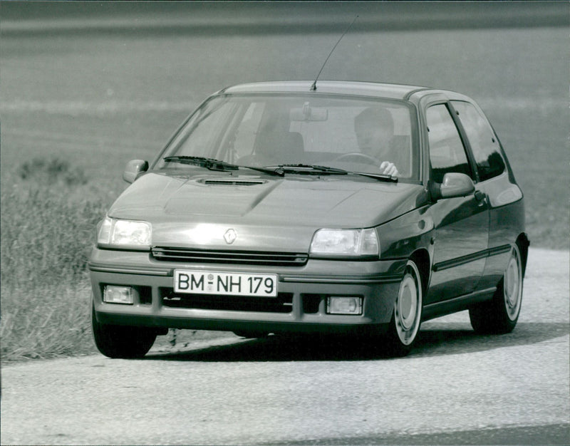 Renault 9105 Renault Clio 16 V. - Vintage Photograph