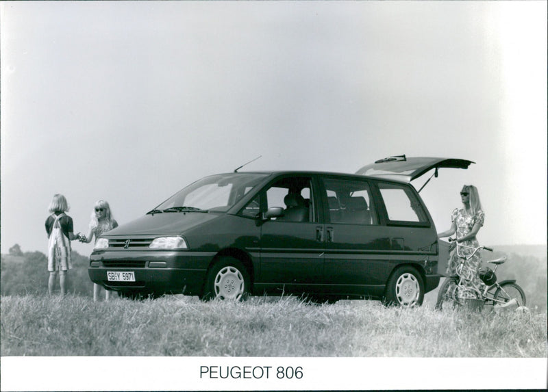 Peugeot 806 - Vintage Photograph