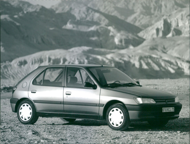 Peugeot 306 XT 1993 - Vintage Photograph