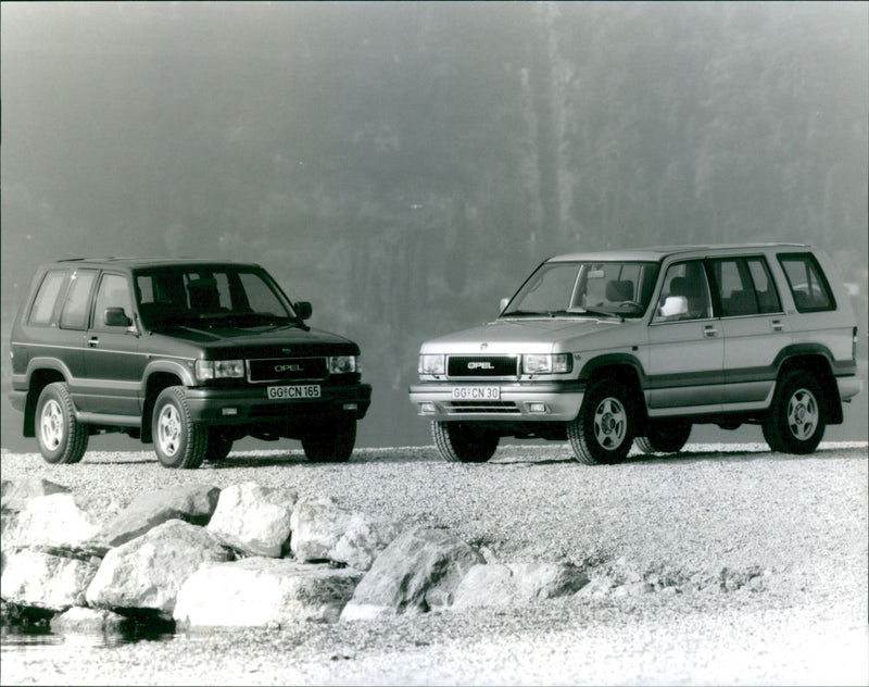 Opel Monterey RS 3.2 24 V and Opel Monterey LTD 3.2 24 V - Vintage Photograph
