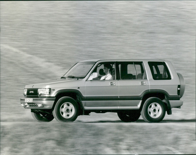 Opel Monterey LTD 3.2 24 V - Vintage Photograph