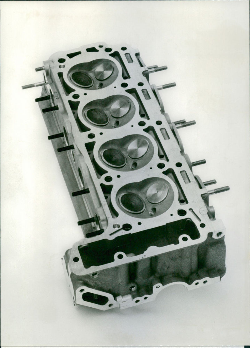 New four-cylinder engine generation by Daimler-Benz. - Vintage Photograph