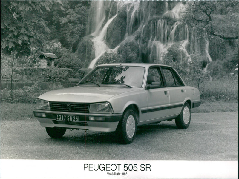 1986 Peugeot 505 SR - Vintage Photograph