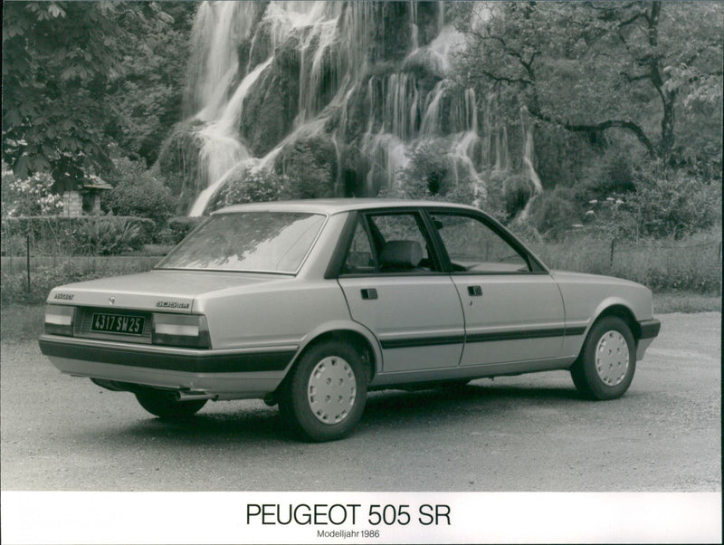 1986 Peugeot 505 SR - Vintage Photograph