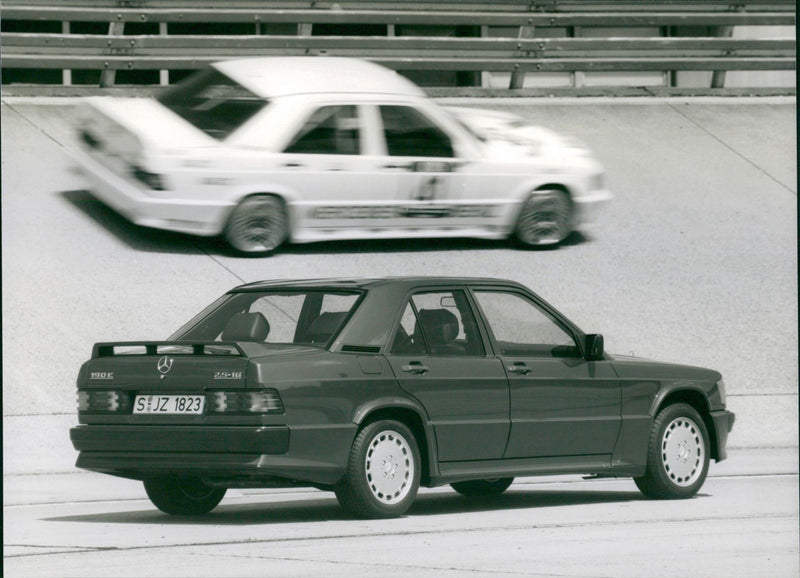 Mercedes-Benz 190 E 2.5-16 - Vintage Photograph