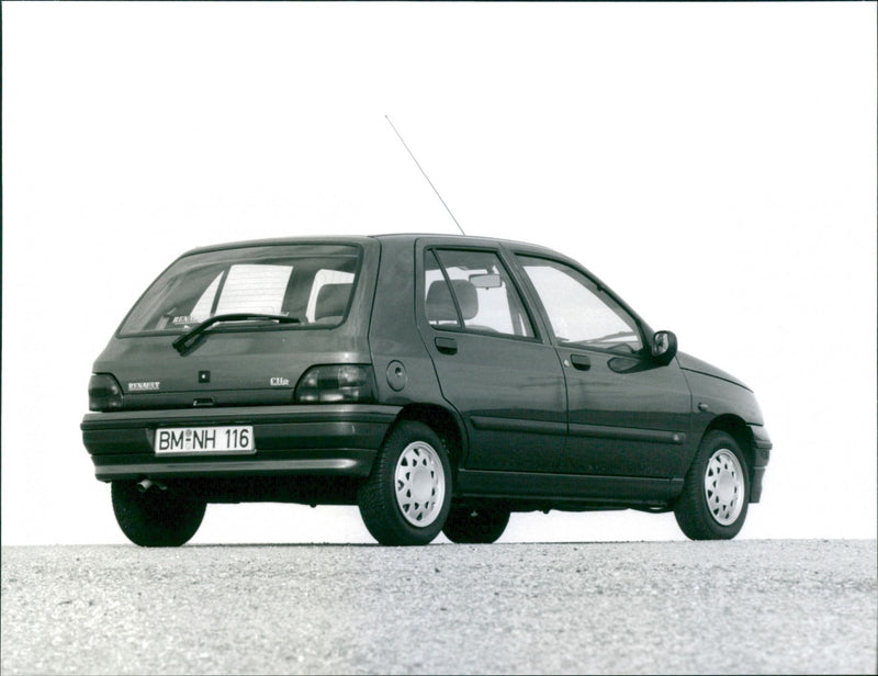 Renault Clio 1.4 RT - Vintage Photograph