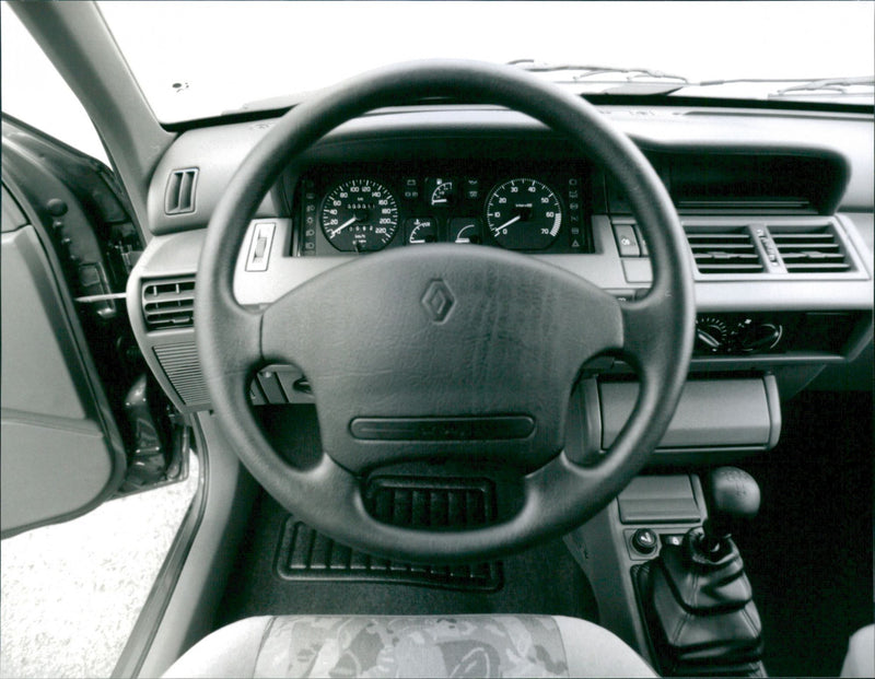 Renault Clio 1.4 RT - Vintage Photograph