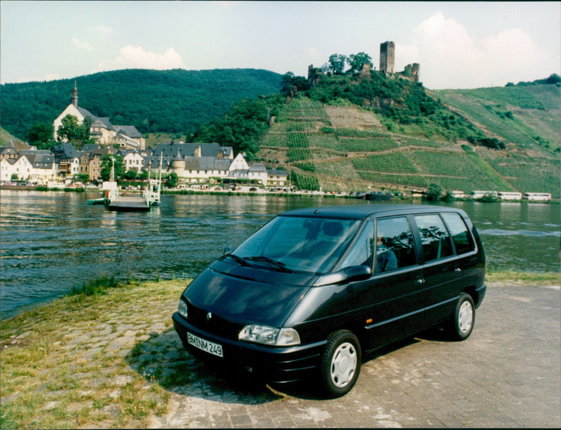 Renault Espace RN - Vintage Photograph