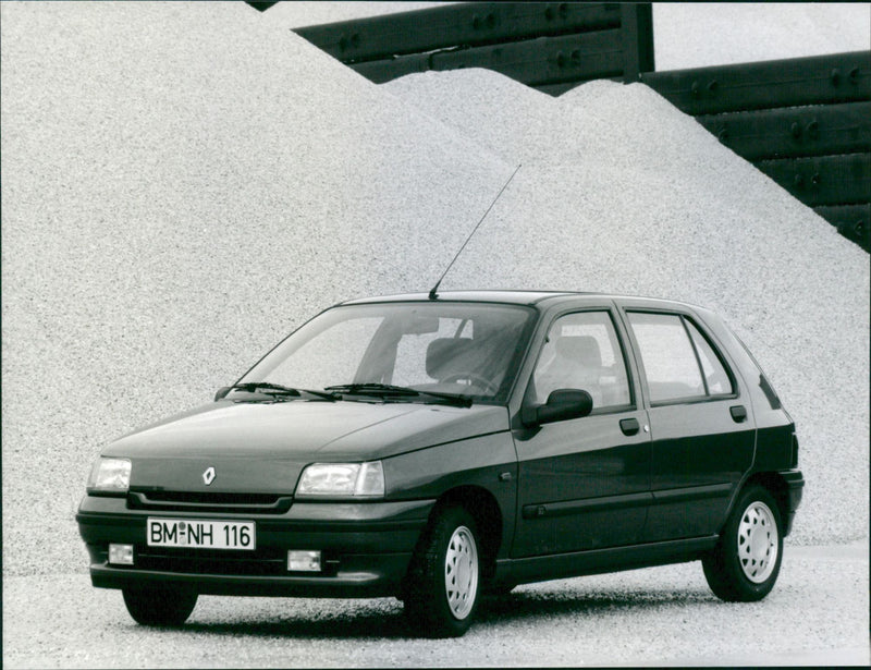 Renault Clio 1.4 RT - Vintage Photograph