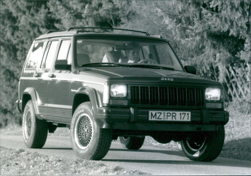 Chrysler Jeep Cherokee Limited 1991 - Vintage Photograph