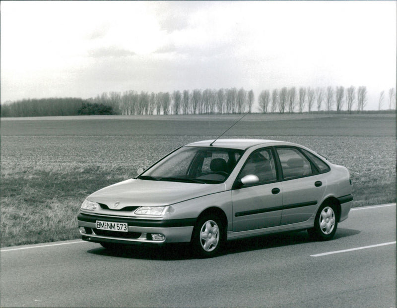 Renault Laguna RXE 2.0 - Vintage Photograph