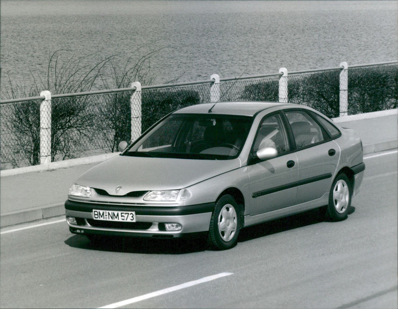 Renault Laguna RXE 2.0 - Vintage Photograph