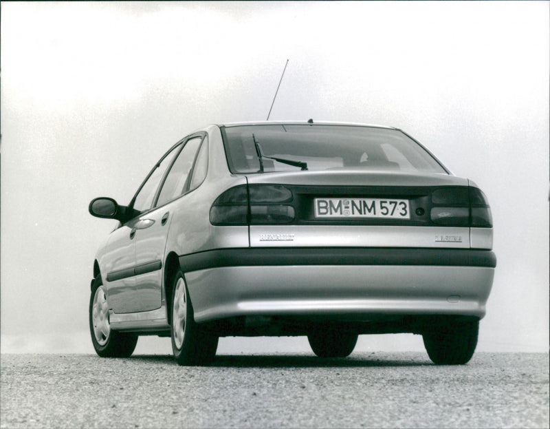 Renault Laguna RXE 2.0 - Vintage Photograph