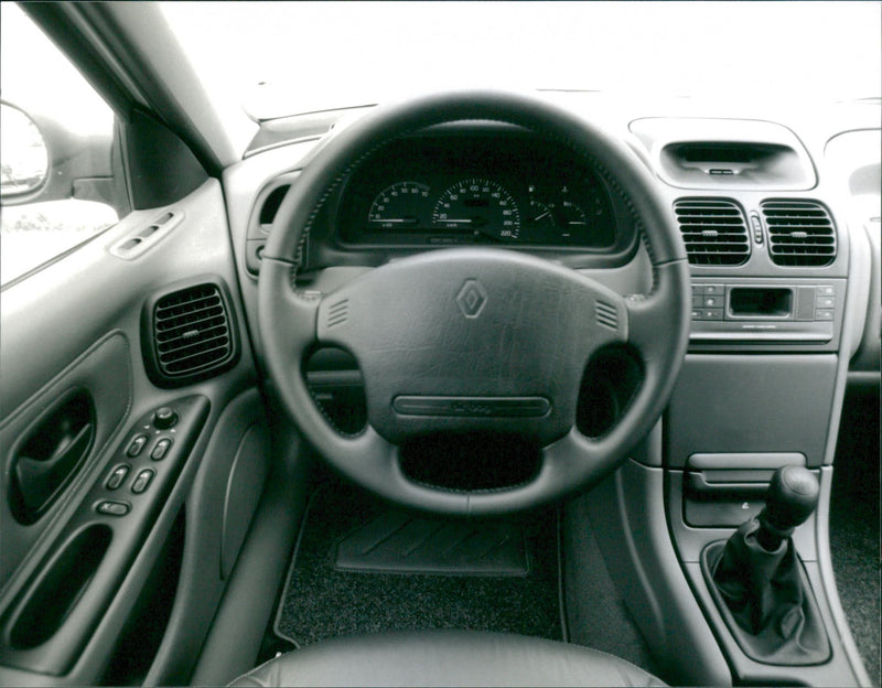 Renault Laguna RXE 2.0 - Vintage Photograph