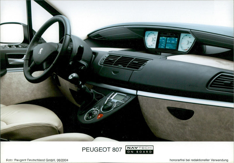 Peugeot 807 2004 - Vintage Photograph