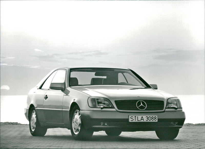 Mercedes-Benz 500 SEC/600 SEC - Vintage Photograph
