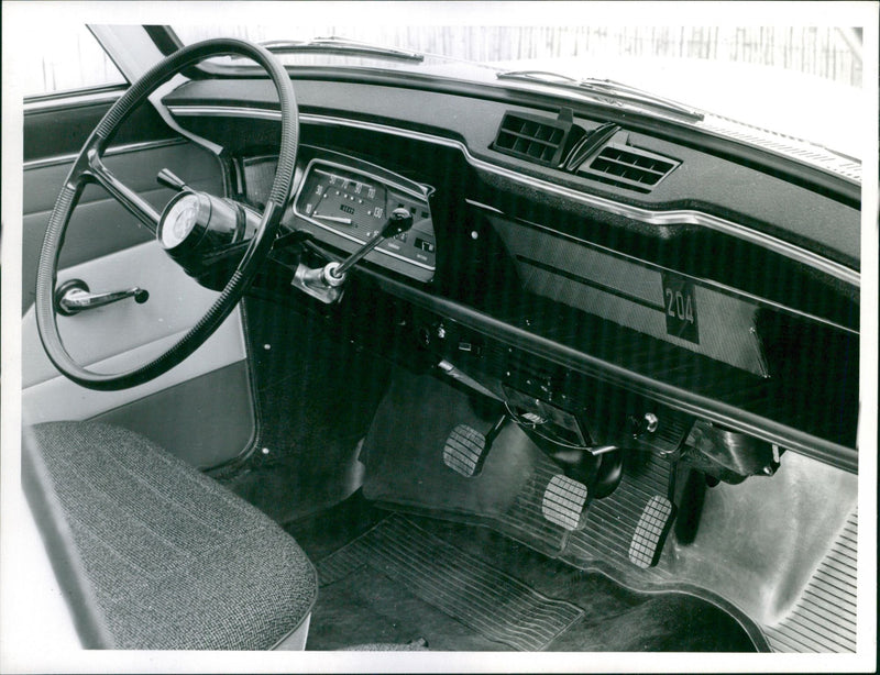 Peugeot 204 Berline Grand Luxe - Vintage Photograph