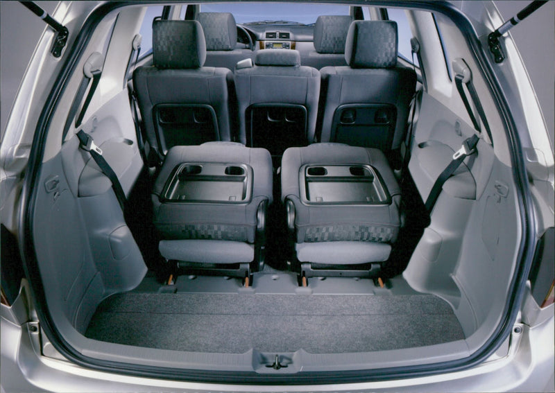 Toyota Avensis Verso - Vintage Photograph