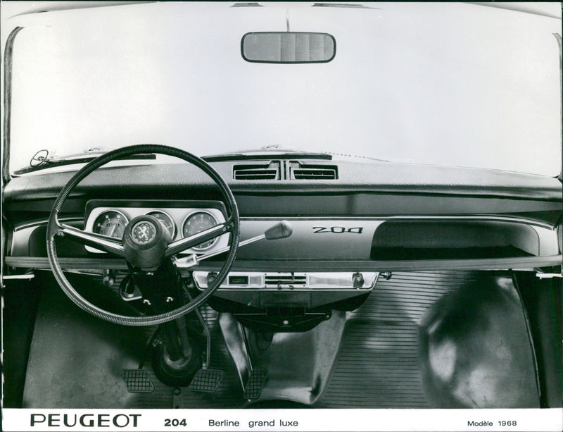 Peugeot 204 Berline Grand Luxe 1968 - Vintage Photograph