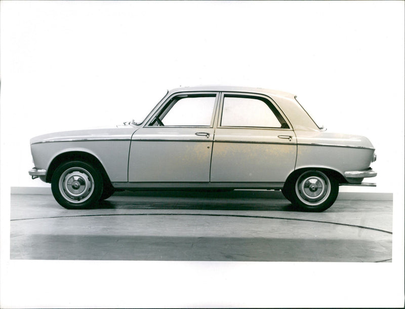 Peugeot 204 Berline Grand Luxe - Vintage Photograph