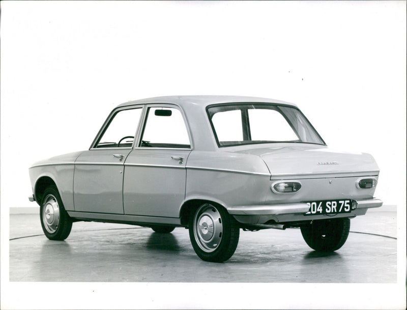Peugeot 204 Berline Grand Luxe - Vintage Photograph