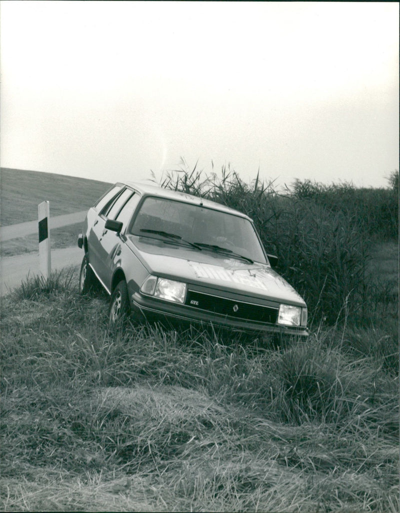 1984 Renault 18 - Vintage Photograph