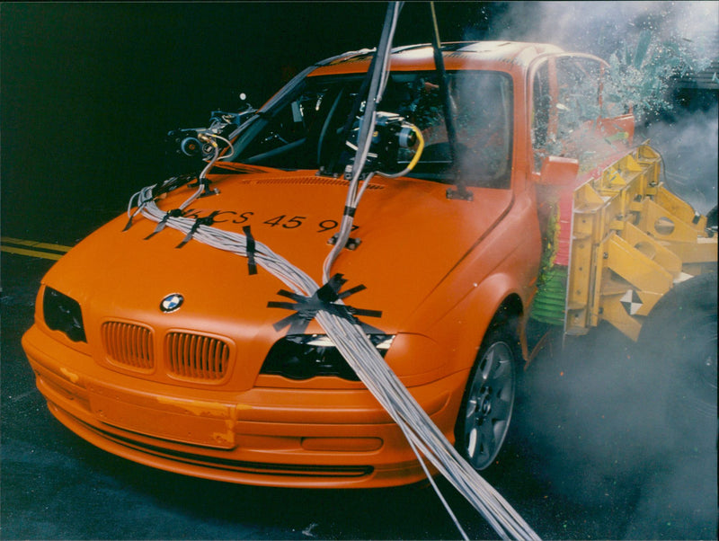 Passive Safety/BMW 3 Series Saloon - Vintage Photograph