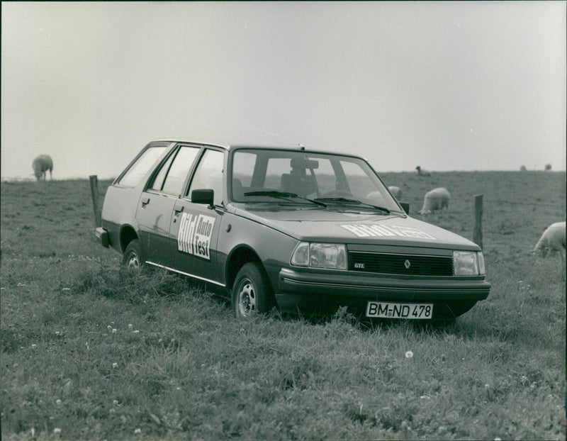 1984 Renault 18 - Vintage Photograph