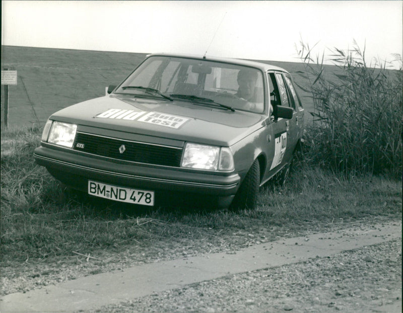 1984 Renault 18 - Vintage Photograph